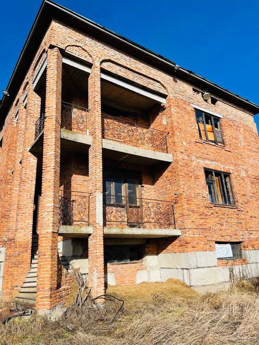 Недобудова 70% готовності, 576 м², с. Раневичі, 23 сотки, Дрогобич 1хв