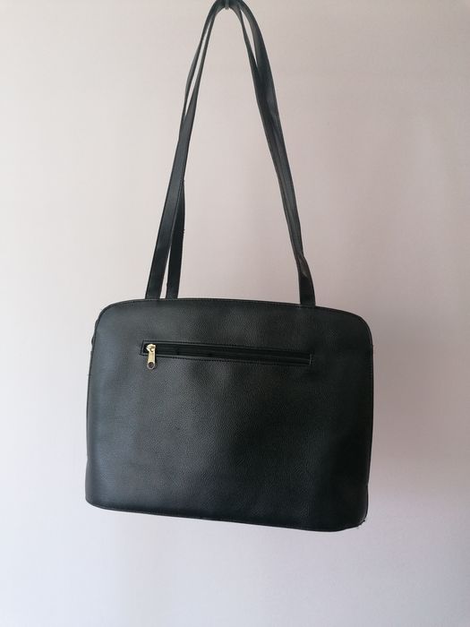 Mala de Senhora castanha e preta