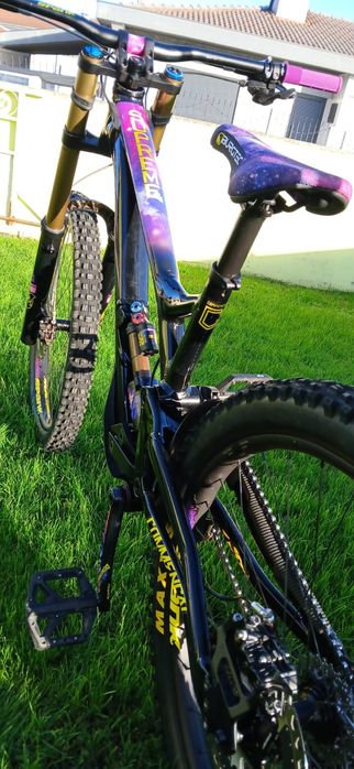 Bicicleta Downhill Commençal