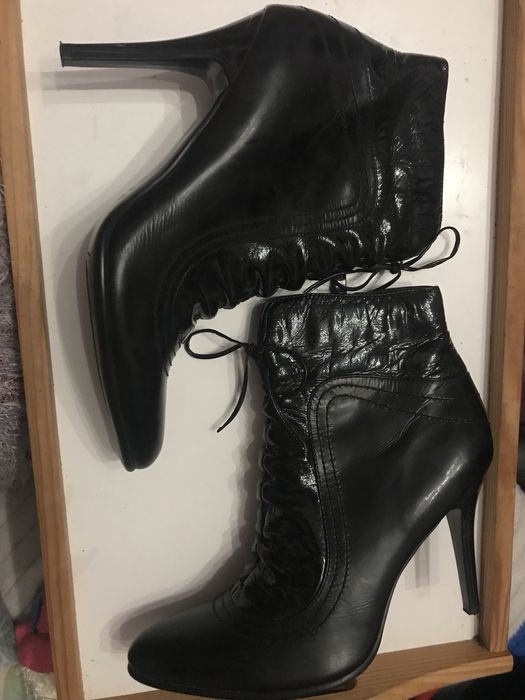 Продам полусапожки на каблуках