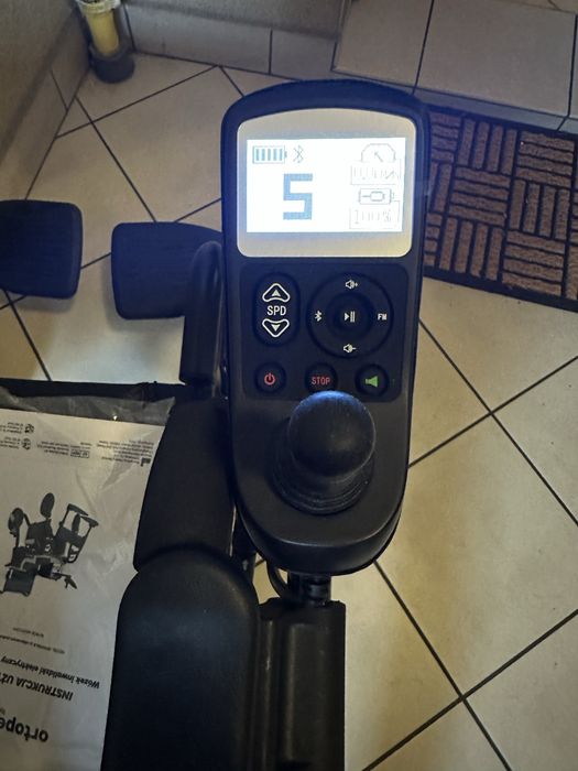 Wozek inwalidzki elektryczny