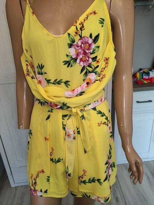Kombinezon żółty w  kwiaty