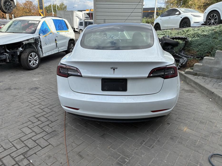 Tesla model 3 2023 залізофосфат