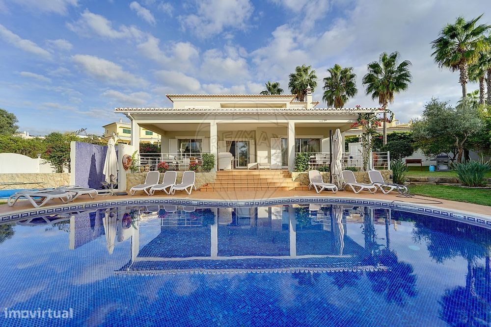 Moradia T4 para venda