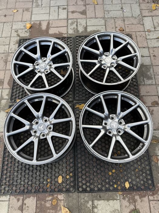 Диски оригінал tesla model 3 m3  r18 5 114,3 model y