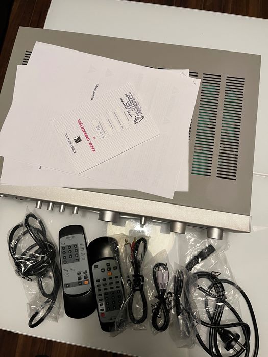 Stereo wzmacniacz Rotel RA-02 z pilotem i kartonem