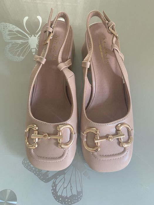 Босоніжки бежеві