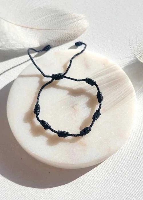 Amulet Ochronny Bransoletka z Czarnego Sznurka – Symbol Harmonii