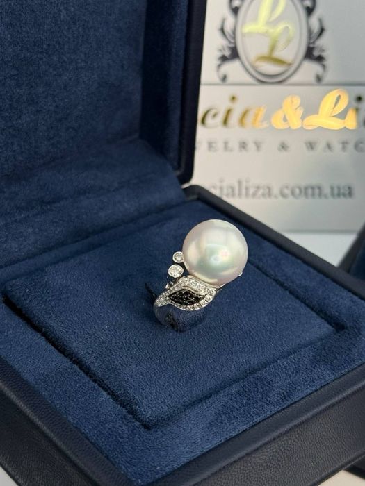 Золотой гарнитур с морским культивированным жемчугом и бриллиантами