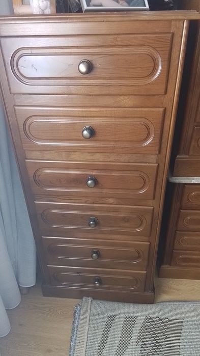 Cama  casal,  madeira, com duas mezinhas cabeceira tapos mármore
