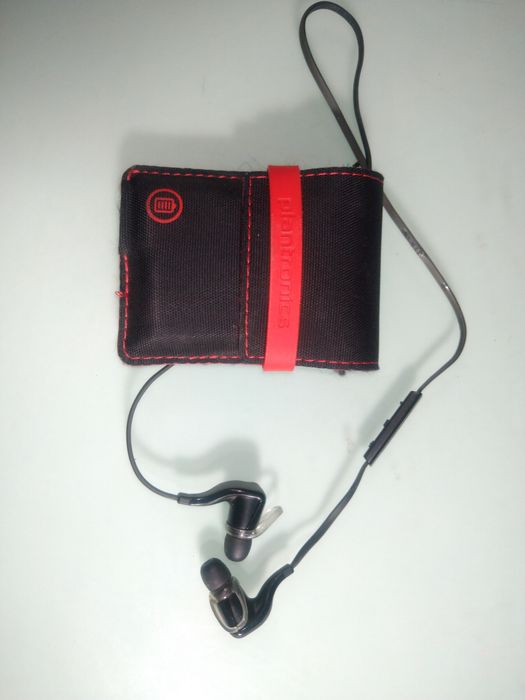 Бездротові Bluetooth навушники Plantronics BackBeat GO