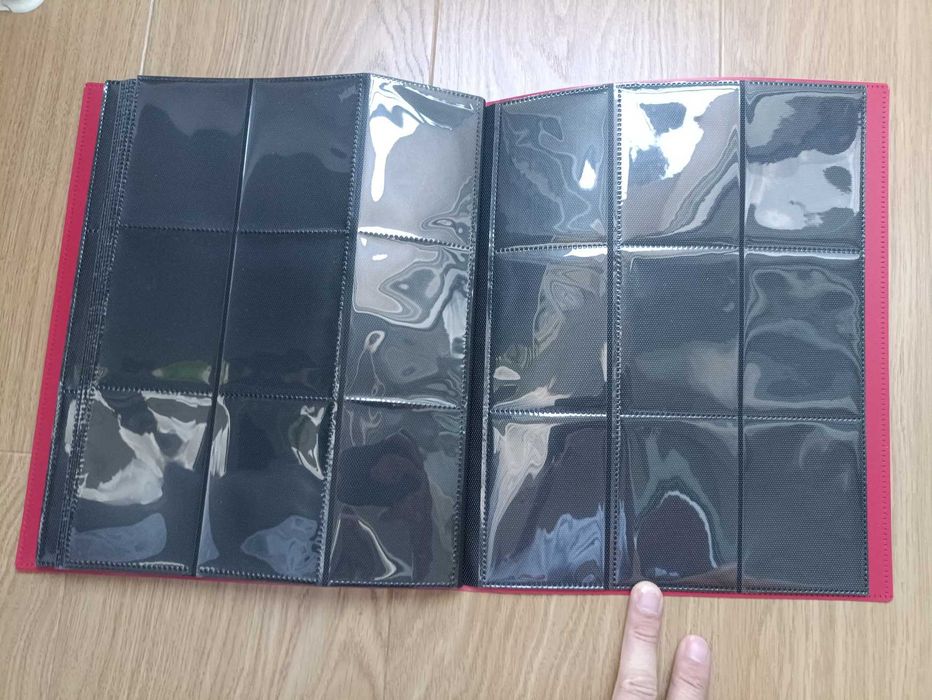 Czerwony klaser, album na karty Pokémon / TCG – 20 stron