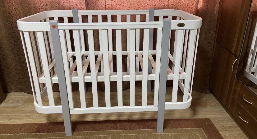 Дитяче ліжечко Angelo Magic з сірими вставками