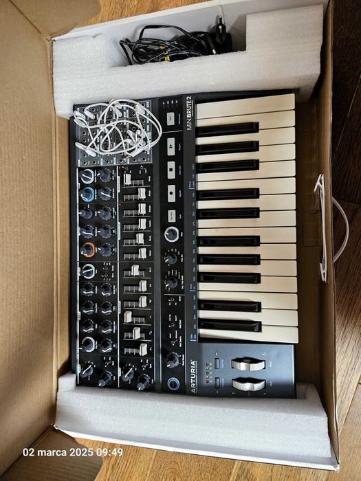 Arturia Minibrute 2 jak nowy
