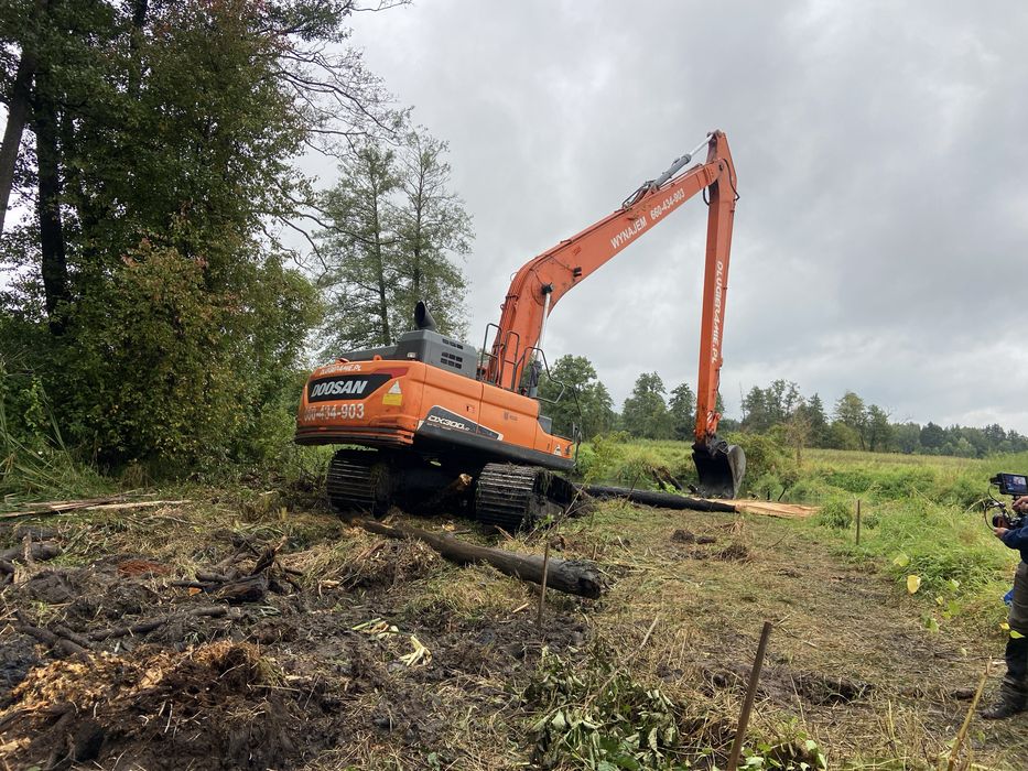 Kopanie stawu, koparka LONG, prace ziemne