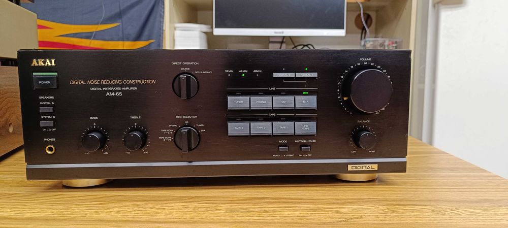 Усилитель  Akai AM-65  (звук-цап ! )