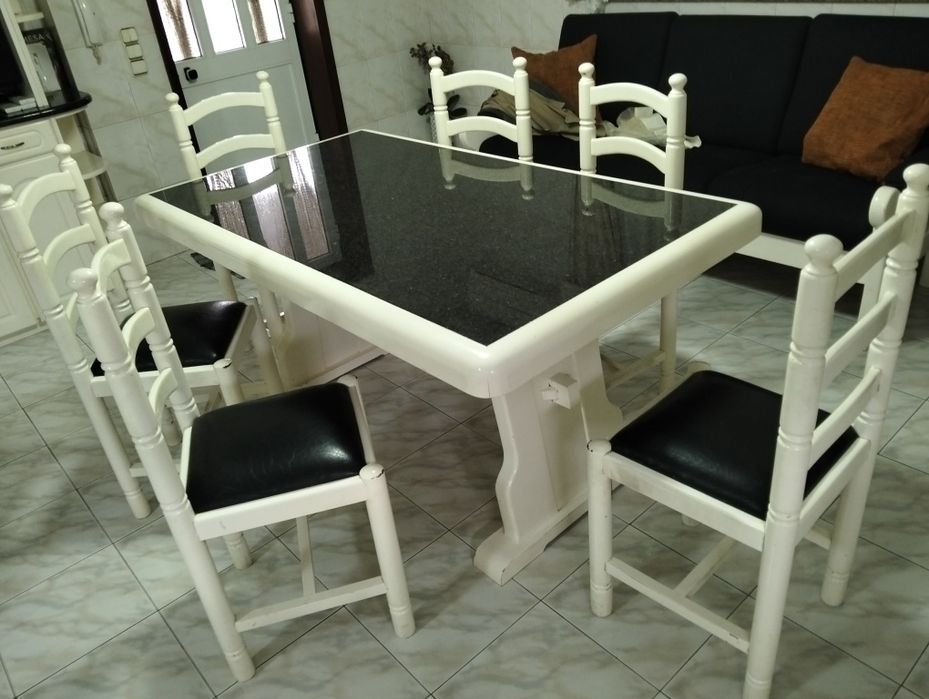 Mesa com 6 cadeiras