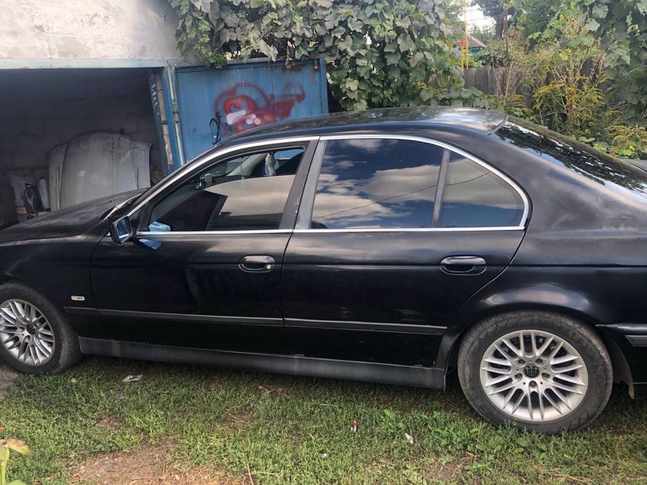 Продам BMW E39 523i
