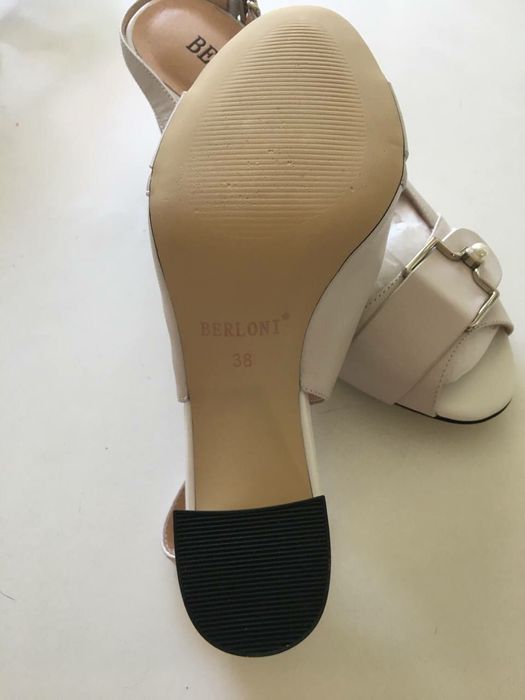 Продам женские босоножки