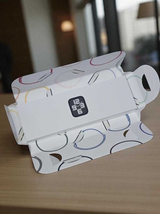 Apple Watch SE 2. generacji GPS + Cellular 40mm Silver + ładowarka