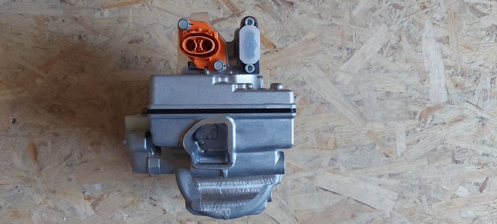 Компресор кондиціонера 926005749R Renault Zoe