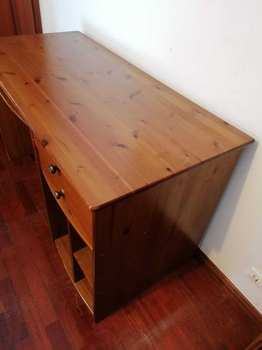 Secretária em Madeira de Pinho Maciça