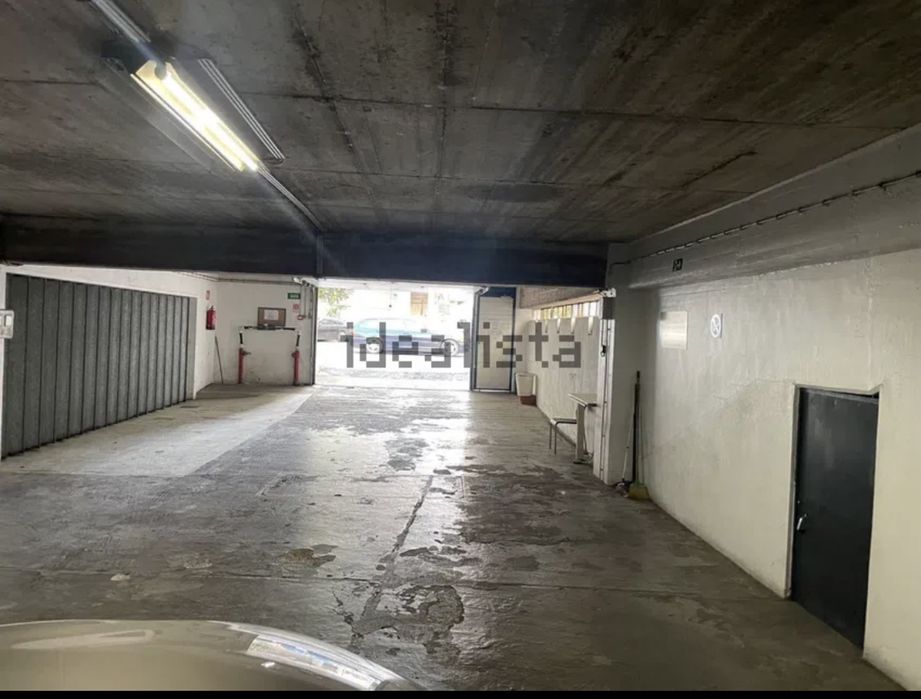 Lugar garagem Alges Lisboa mota