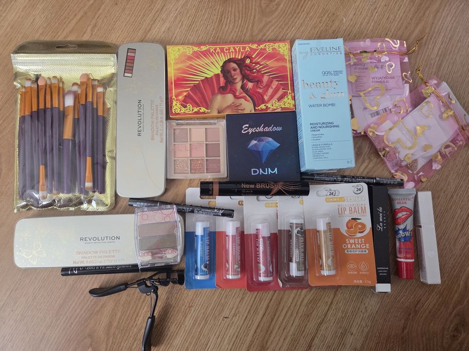 Zestaw kosmetyków do makijażu