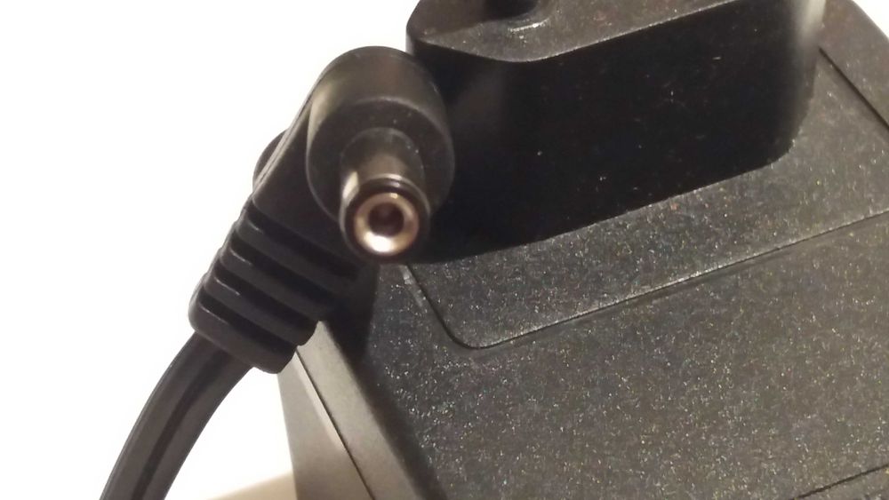 Блок питания универсальный 9V 1500mA AC/DC adapter MWD-0901500E