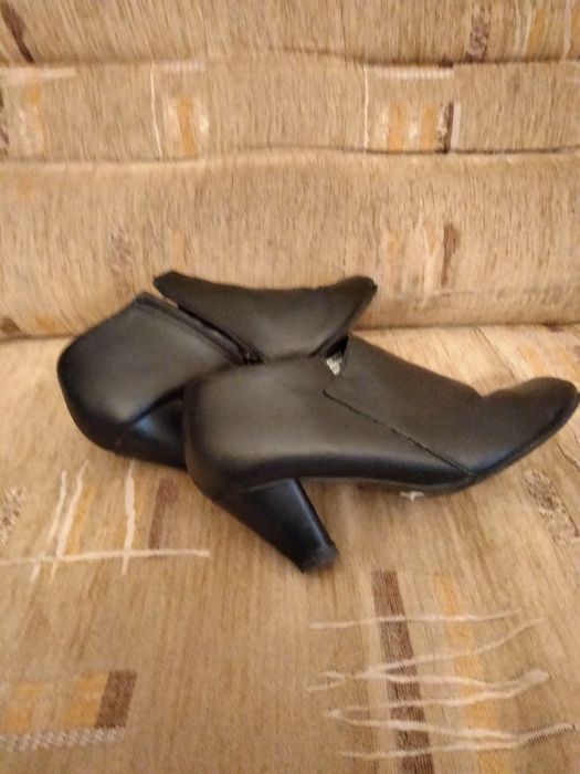 Buty damskie na obcasie