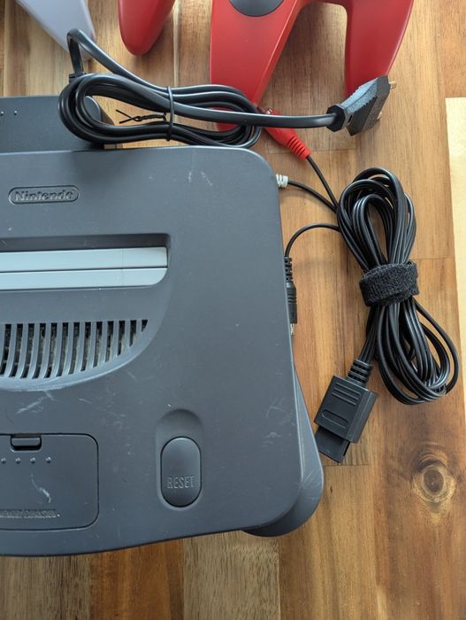 Konsola Nintendo 64 + pady