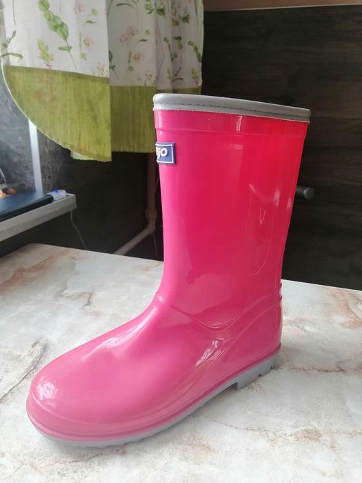 Резиновые сапожки на девочку,35р