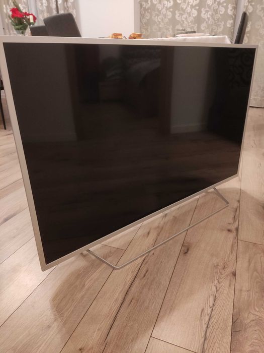Sprzedam telewizor Philips, 49'', problem z softem - nie włącza się