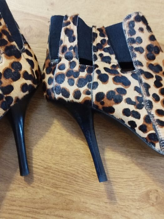 Nowe skórzane z włosiem botki na szpilce Nine West 36,5