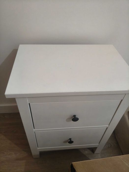 Cómoda e mesa de cabeceira Hemnes Ikea