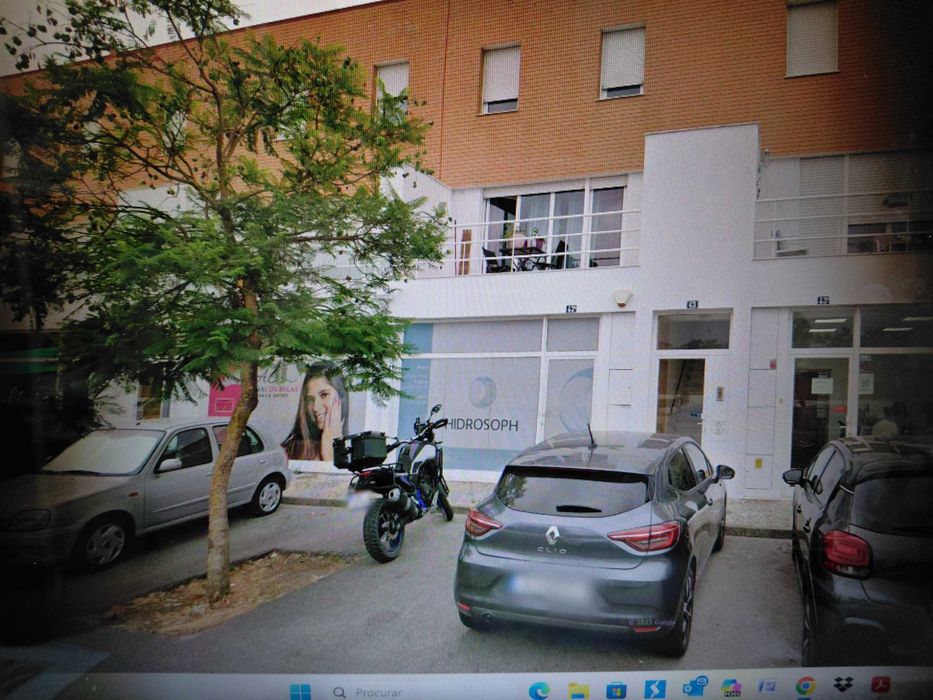 Espaço comercial junto ao Continente