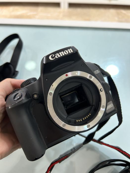 MÁQUINA CANON 1000D + 1 objetiva