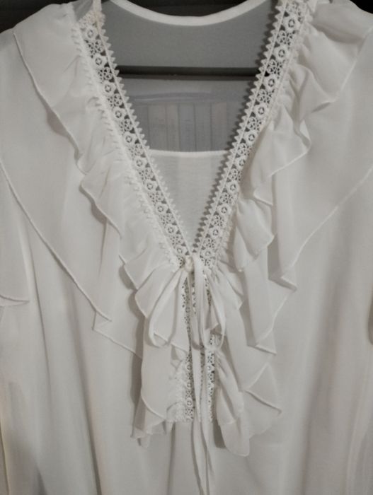 Elegancka bluzka z żabotem