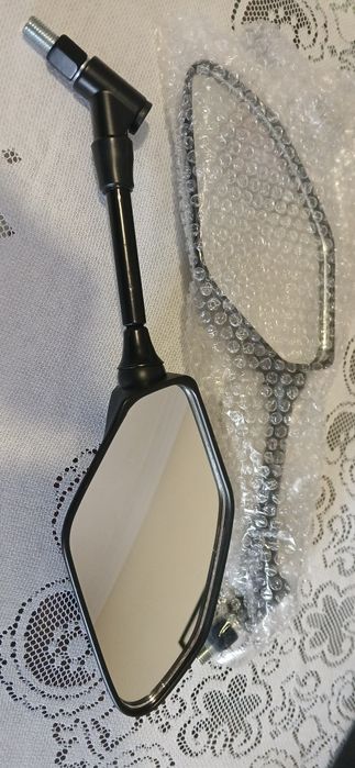 Vendo par de retrovisores universais para  mota novos nunca usados