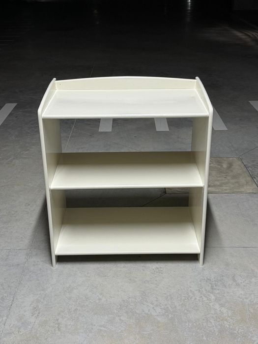 Cómoda branco sujo/beje