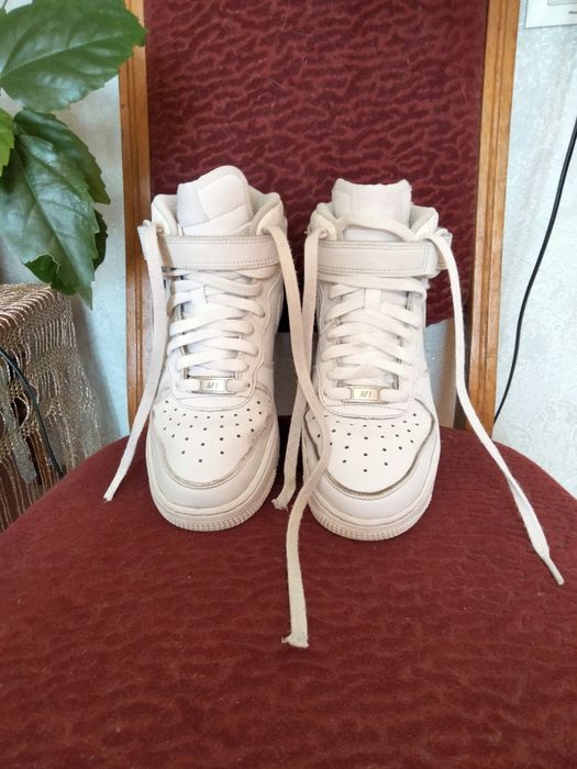 Жіночі кросівки Nike Air Force 1 Mid  36 (23 см)
