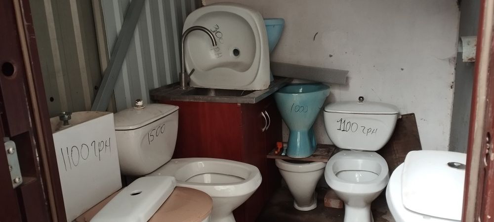 Продам унитазы б/y ,бачки и все к ним