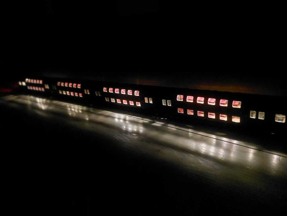 zestaw wagonów Rivarossi HRS4215 PKP HO z oświetleniem stacja Gdynia