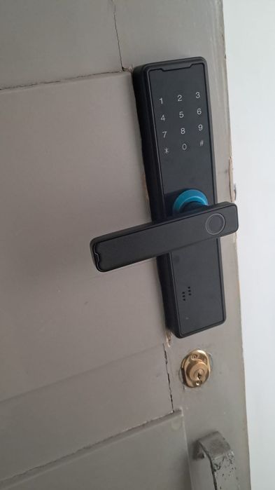 Eletricista e canalizado