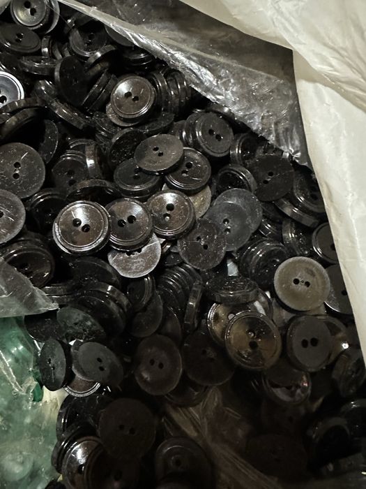 Пуговиці нові близько 10тисяч шт ґудзики