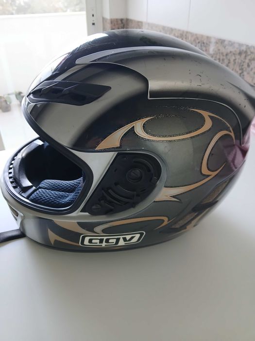 Capacete AGV cor cinza