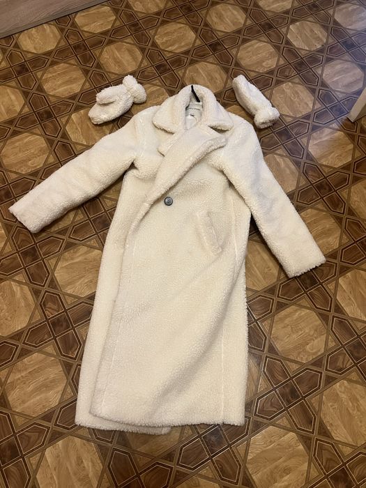 Белая шуба- барашек с варежками