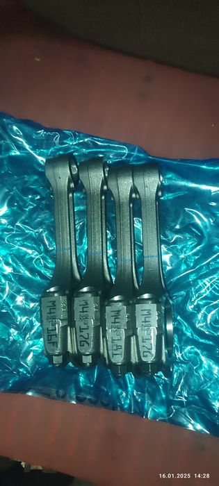 Запчастини до двигуна К7М Рено 1.6 8кл. Розпредвал, шатуни, поршень