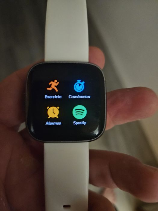 Fitbit versa 2 .