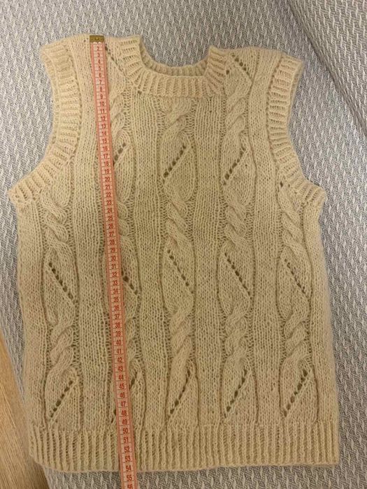 Вязаный жилет из овечьей шерсти